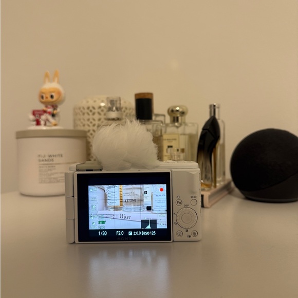 Sony Compact White Camera - Picture 2 of 5